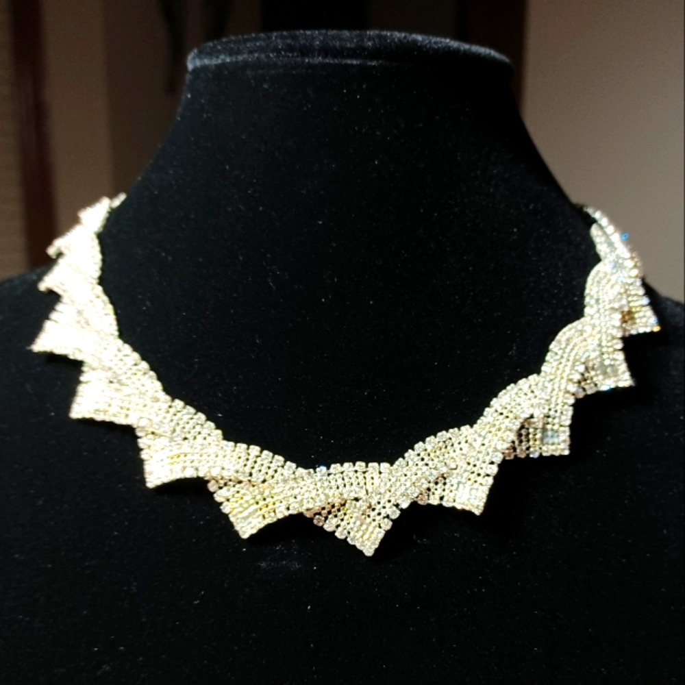 CLARE'S RHINESTON NECKLACE